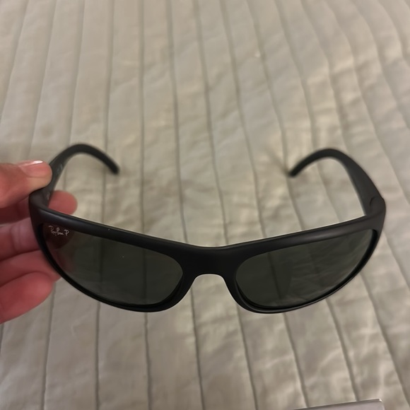 (Ray-Ban) Black Polarized Wrap Y2K Sunglasses - BNIB - Picture 4 of 5